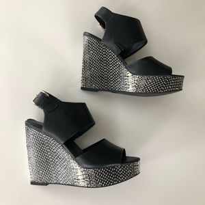 Mossimo size 9 black and white wedges